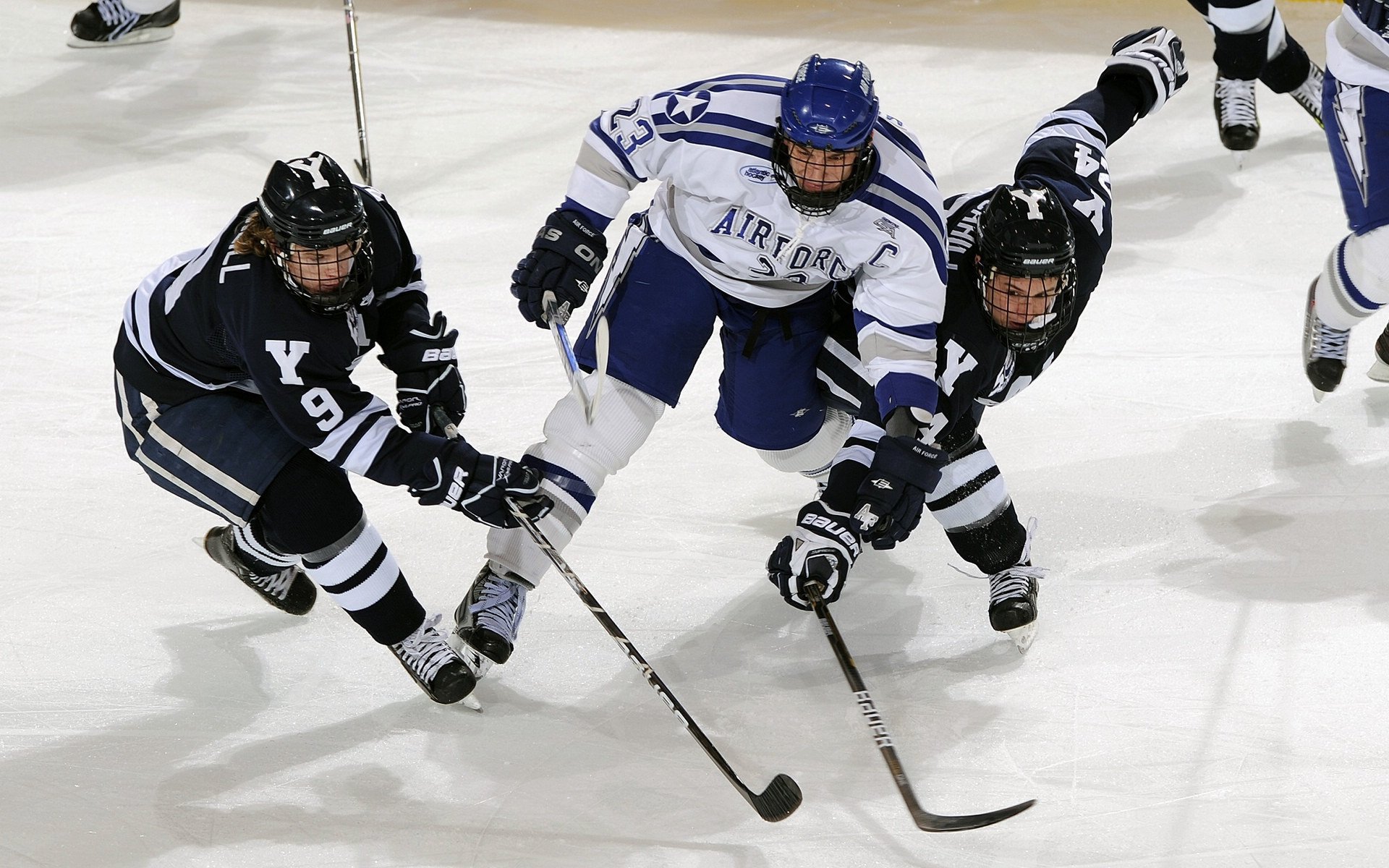 史上最“炸裂”长距离投篮！库里在对阵魔术中投出距离超过70英尺的三分球！